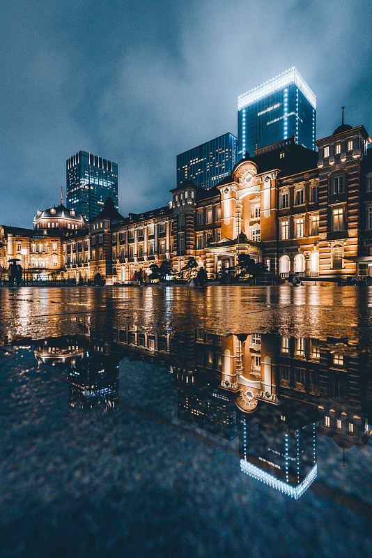 雨夜的东京站图片下载
