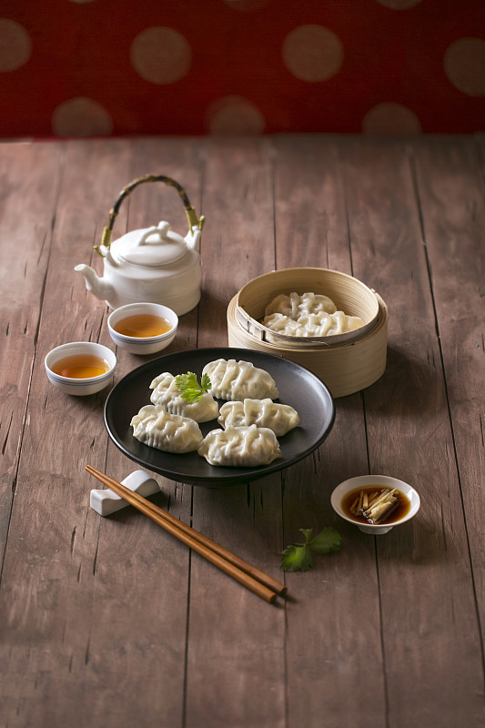 中国新年食品和饮料蒸饺静物。选择聚焦图像。图片下载