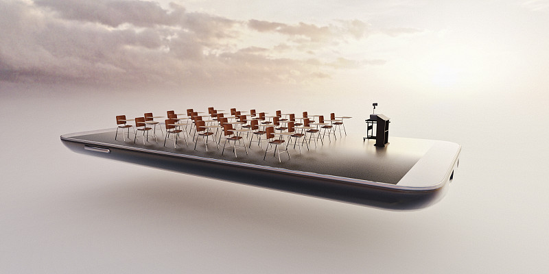 手机微型世界:在线教育教室在一个手机的概念图片下载