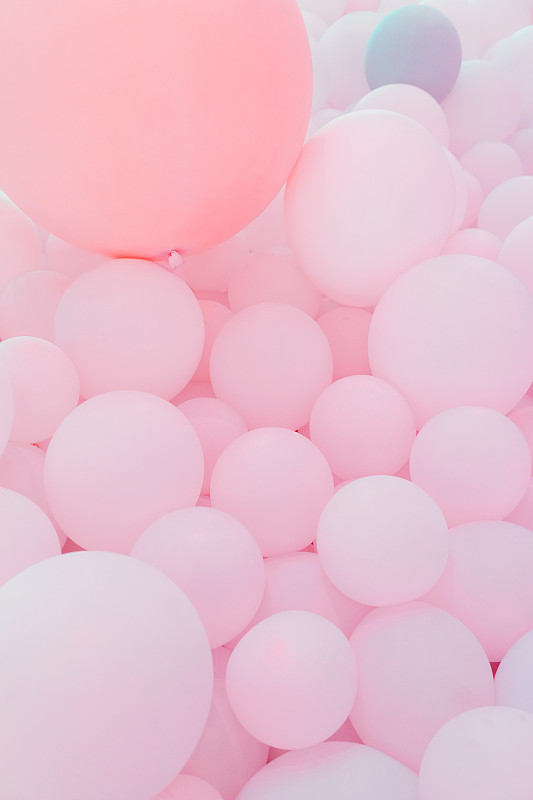 粉色气球在门里图片下载