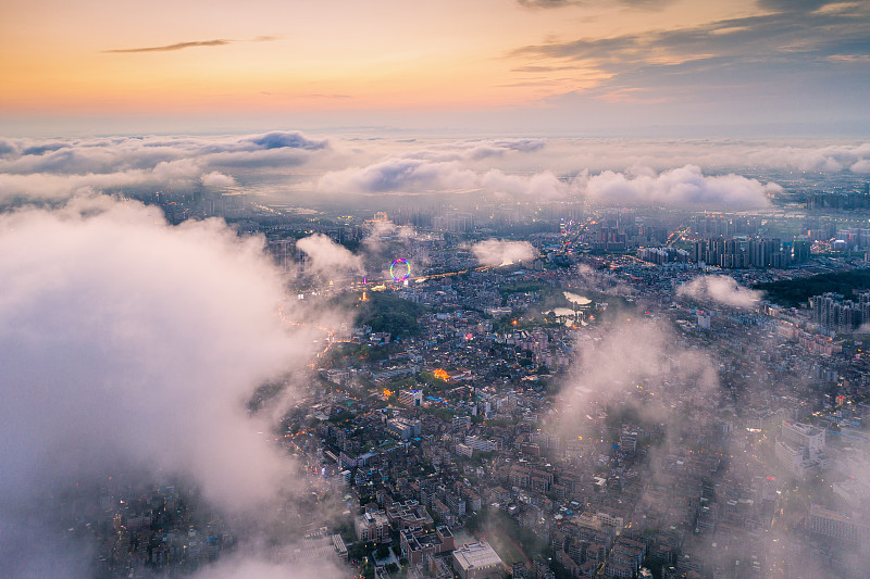 中山市石岐区摩天轮云端夜景图片素材