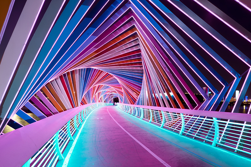 夜晚的彩虹桥图片素材