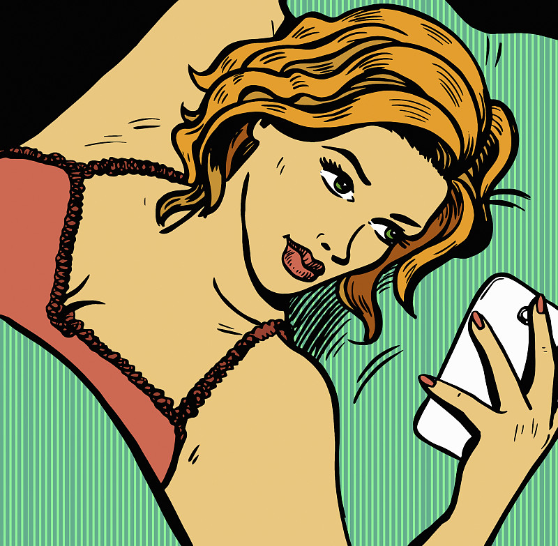 年轻女子在床上玩手机图片素材