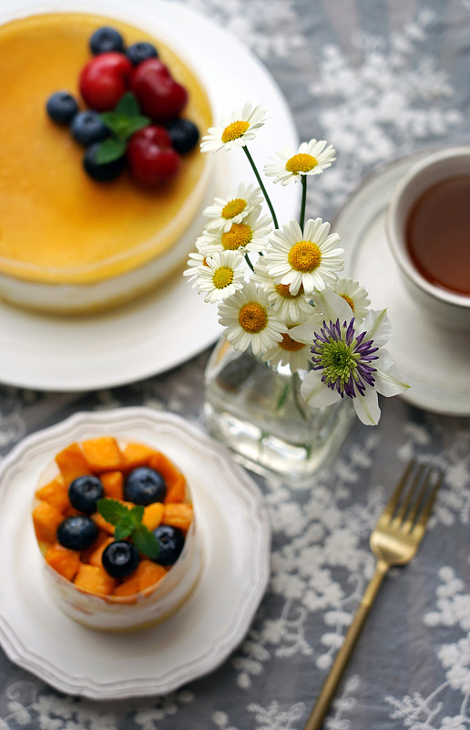 水果慕斯蛋糕下午茶图片素材
