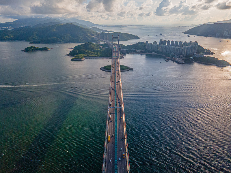 航拍黄昏时的香港青马大桥图片素材