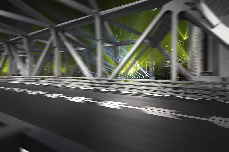 上海陆家嘴金融中心天际线运动模糊的钢铁桥梁图片素材