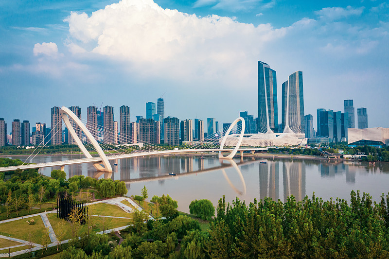 江苏南京夹江南京眼步行桥城市天际线风光图片下载