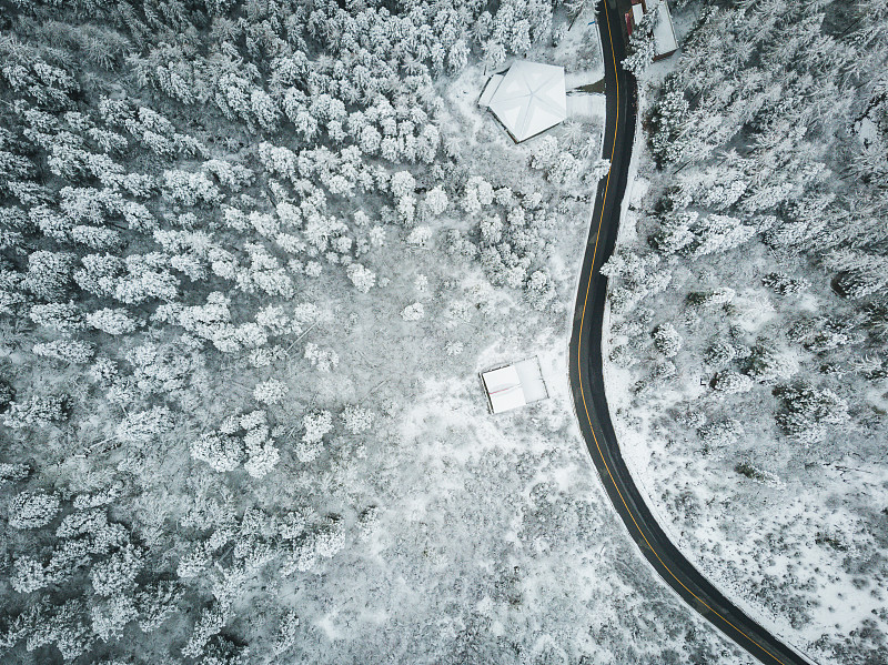 白雪皑皑图片下载