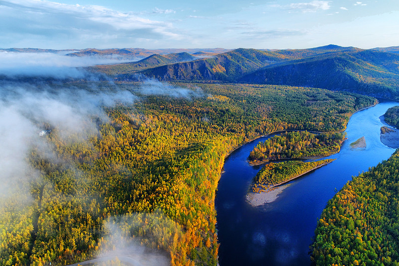 航拍大兴安岭森林秋季激流河风景图片下载