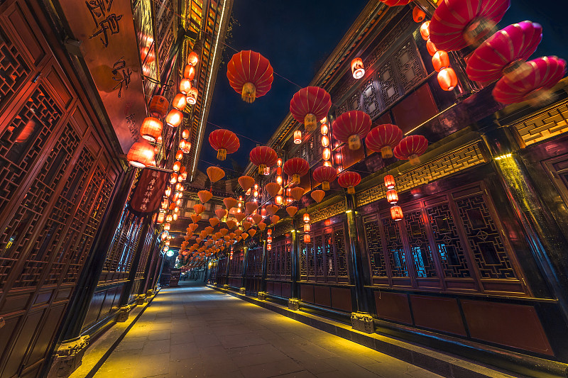 中国成都锦里古街夜景红灯笼图片下载