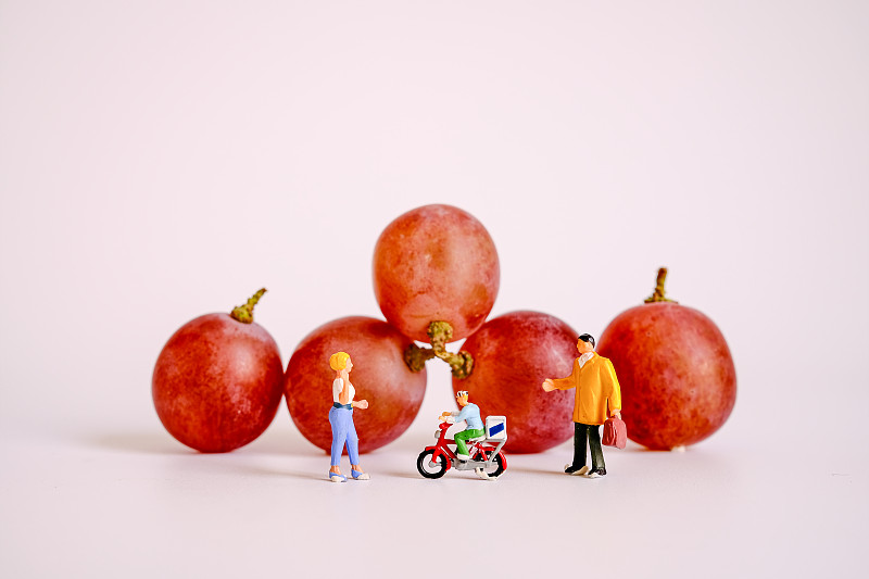 微缩创意静物 葡萄 提子 水果 家庭 健康 果实 小人国图片下载