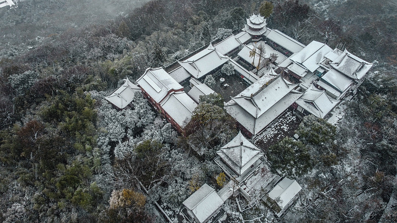 雪中寺庙图片下载