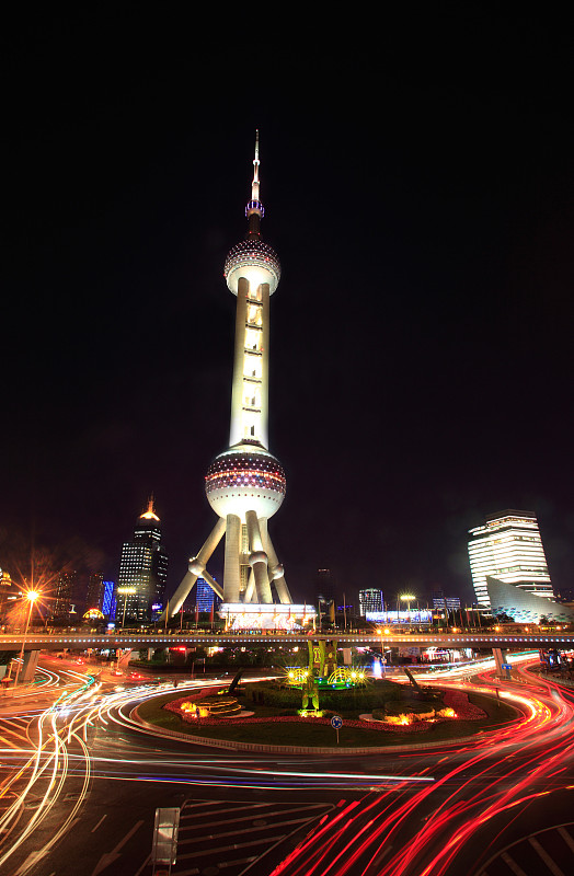 上海东方明珠塔及城市建筑夜景图片下载