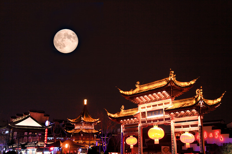 南京古秦淮古典建筑的夜景图片下载
