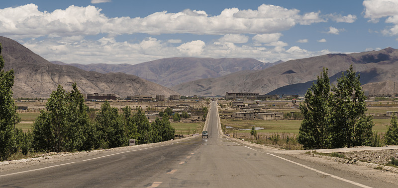 西藏公路风光图片下载