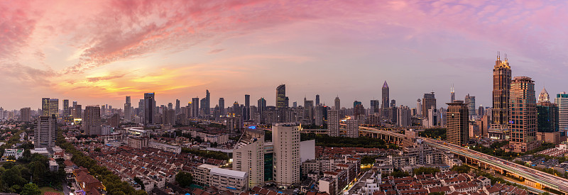 夕阳下的上海城市风光图片下载