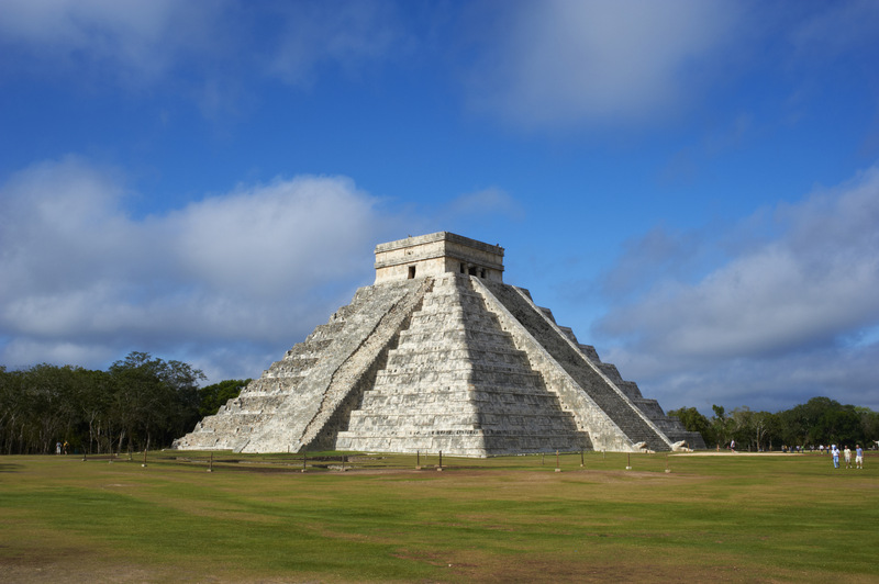 墨西哥，尤卡坦半岛，奇琴伊察，埃尔卡斯蒂略金字塔图片下载
