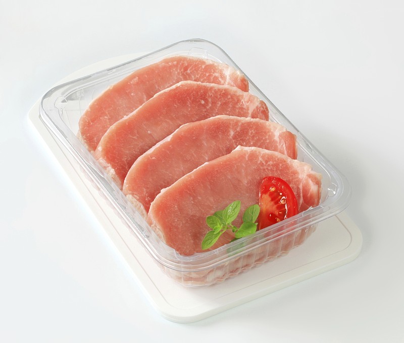 塑料盒子里的生猪肉图片下载