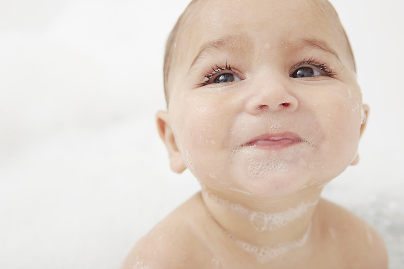 洗澡时的宝宝图片下载