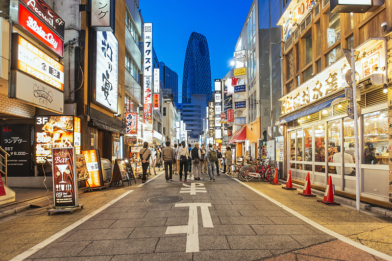 东京新宿区的步行街图片下载