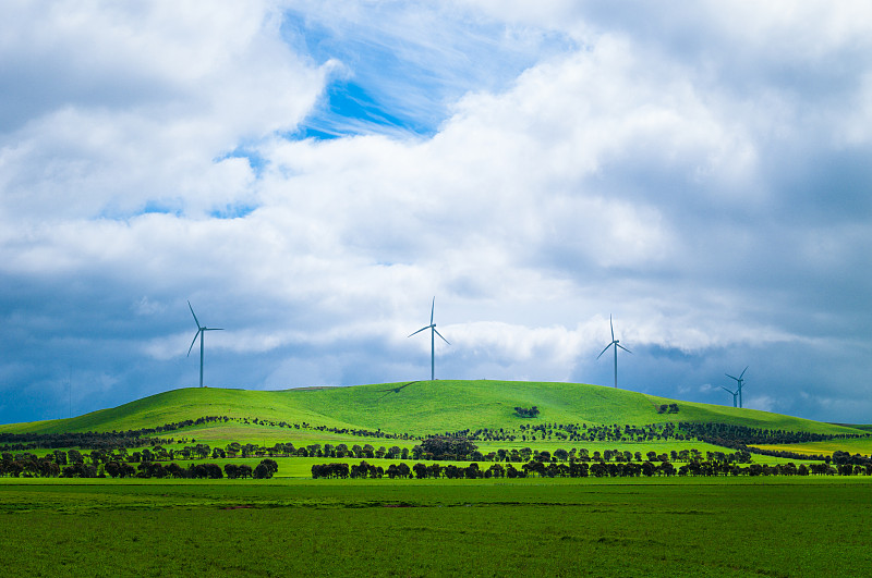 澳大利亚布拉附近山上的风力发电厂图片素材