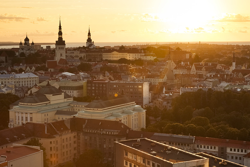 爱沙尼亚，塔林，日落时分的Cityview图片素材