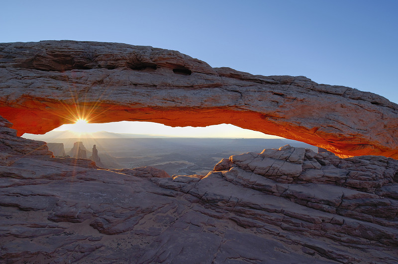 Mesa Arch，峡谷地国家公园，犹他州，美国图片下载