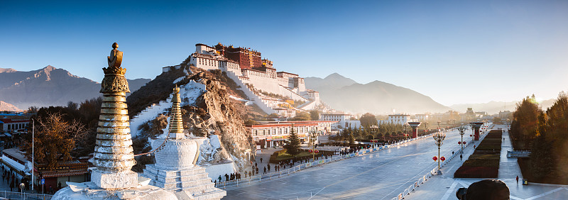 布达拉宫全景，拉萨，西藏，中国图片下载