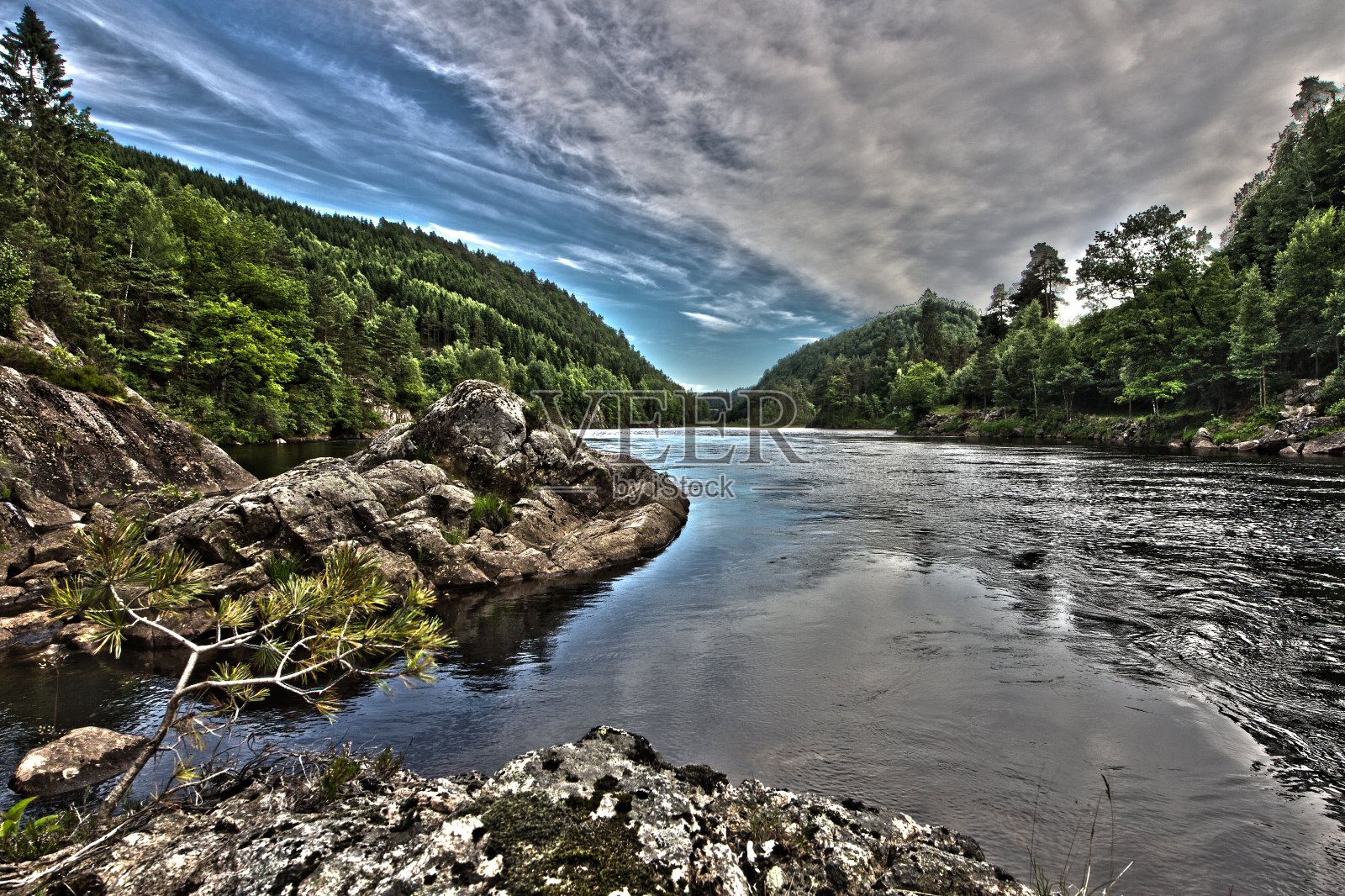 挪威河的HDR照片摄影图片