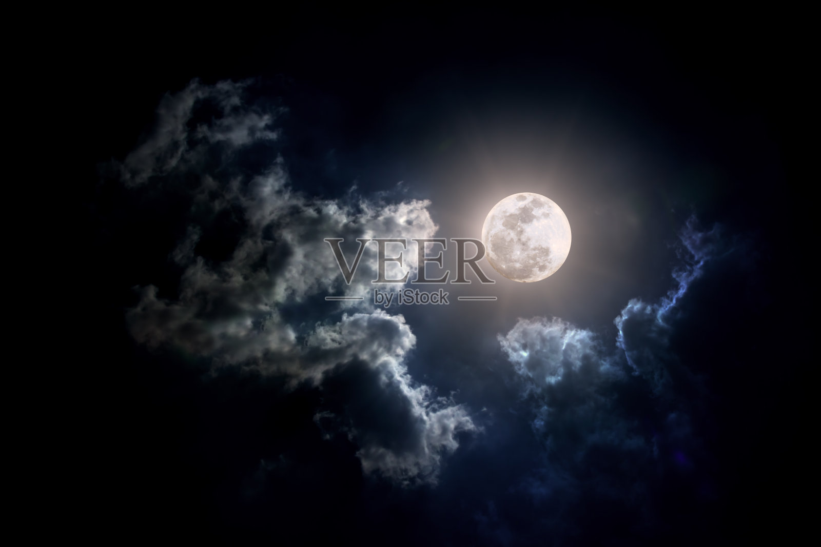 阴天的月亮照片摄影图片