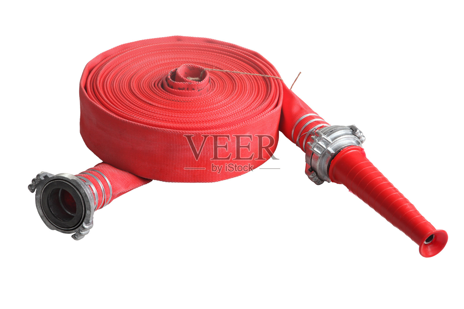 红色消防软管软管，白色背景隔离。照片摄影图片