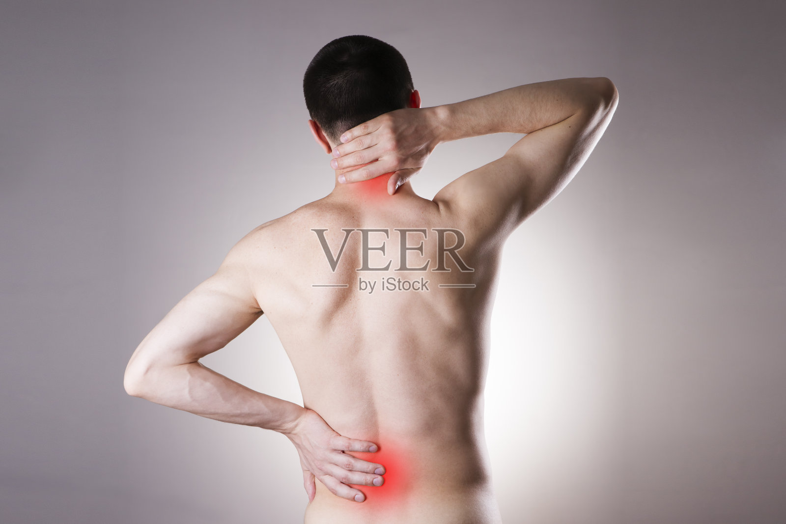 男人的背部和颈部疼痛照片摄影图片