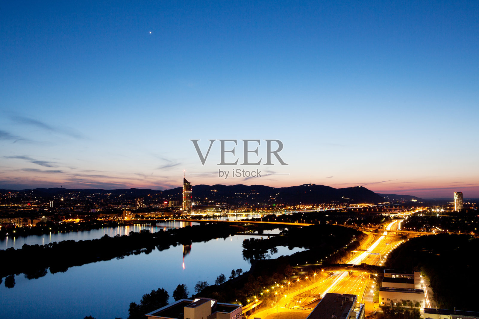 维也纳黄昏鸟瞰图照片摄影图片