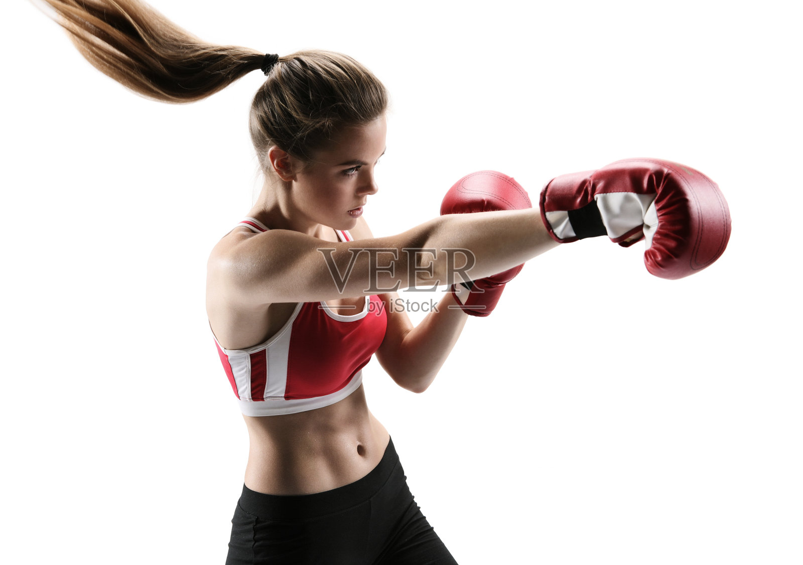 女拳击手在拳击运动中直接用手套打照片摄影图片