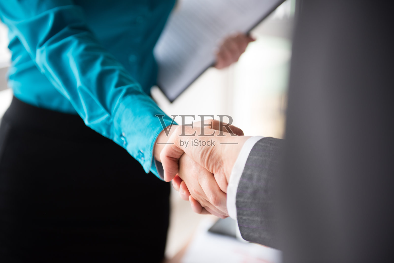 握手，两个商业女性，同意照片摄影图片