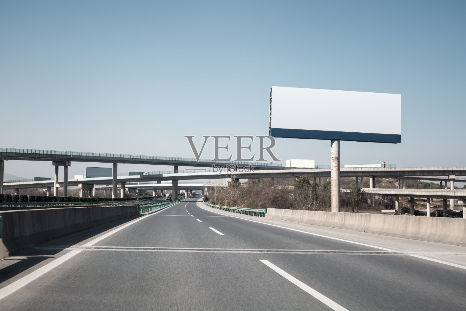 高速公路广告牌照片摄影图片