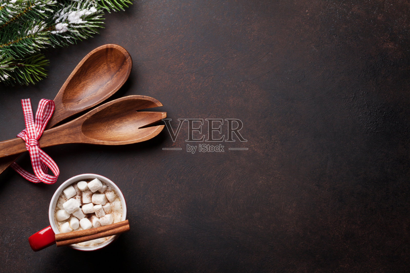 圣诞背景配热巧克力和棉花糖照片摄影图片
