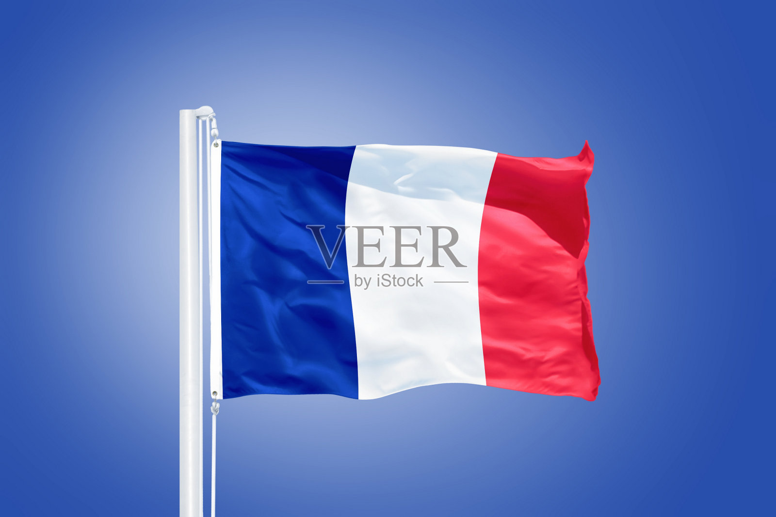 蓝天下飘扬的法国国旗照片摄影图片