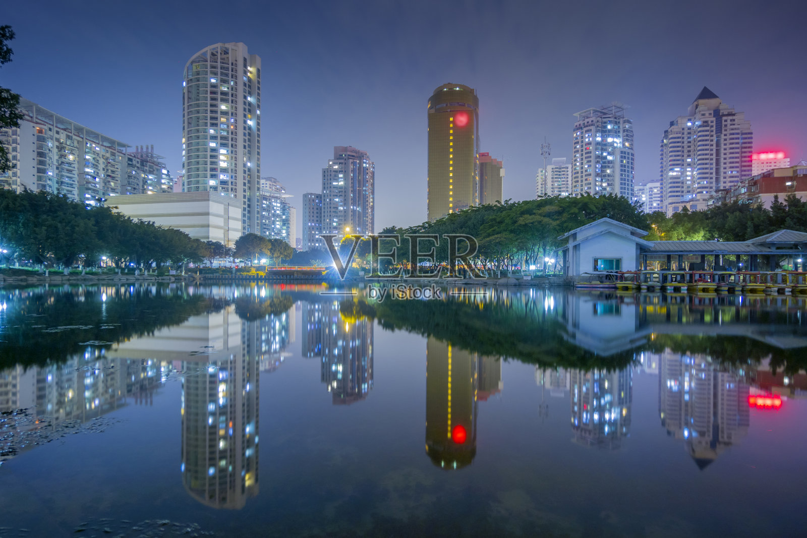 厦门江头公园夜景照片摄影图片