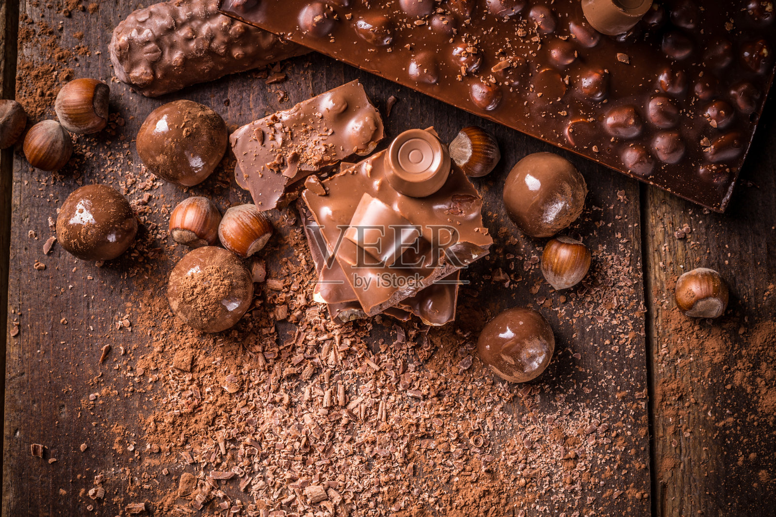 各种各样的巧克力果仁糖照片摄影图片
