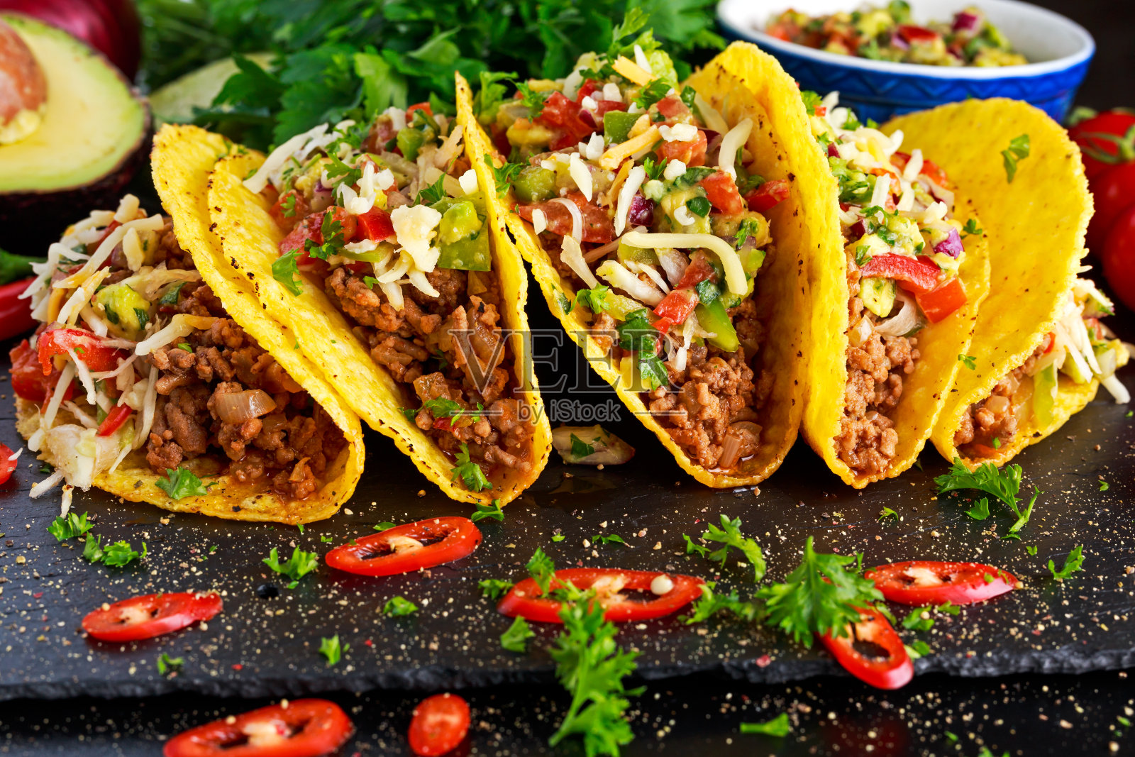 墨西哥食物-美味的玉米卷和碎牛肉照片摄影图片