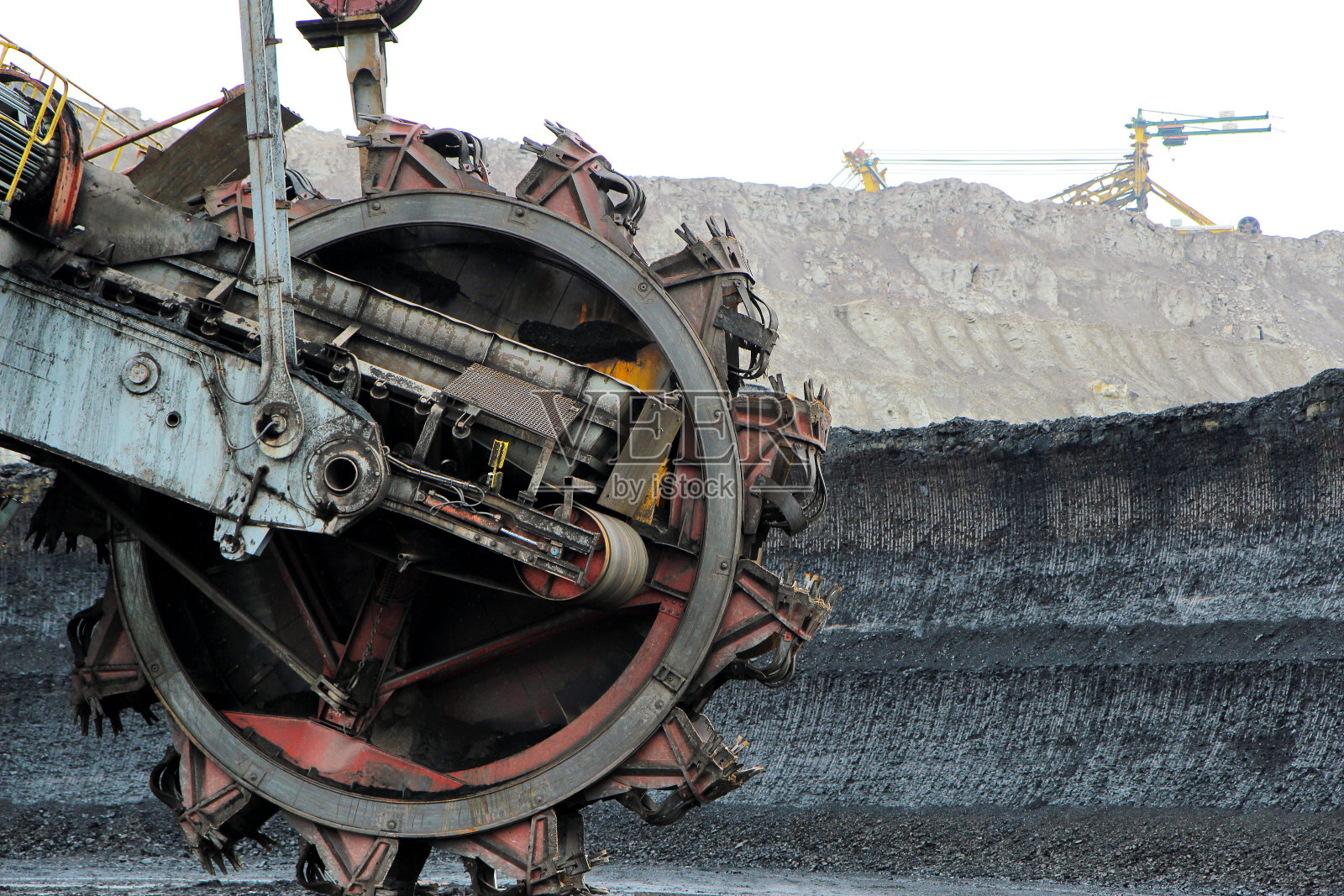 棕色煤矿的采矿机器照片摄影图片