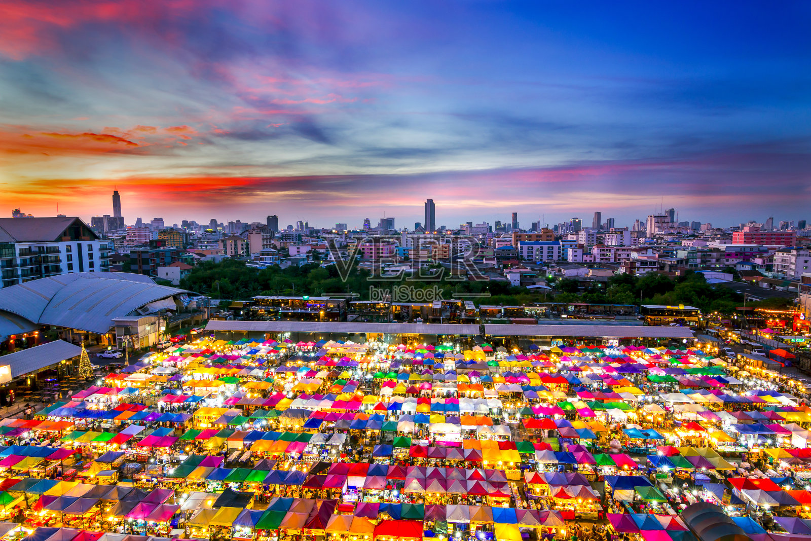 五颜六色的帐篷/曼谷二手市场的销售照片摄影图片