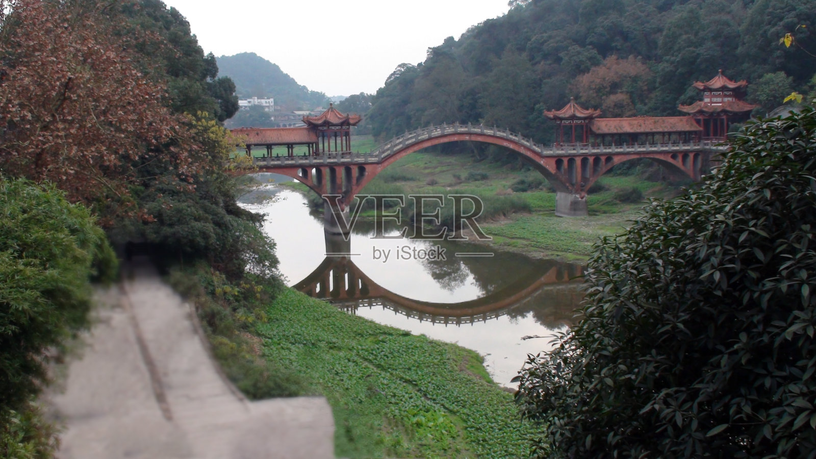 四川省乐山大佛中国传统桥。中国。亚洲照片摄影图片