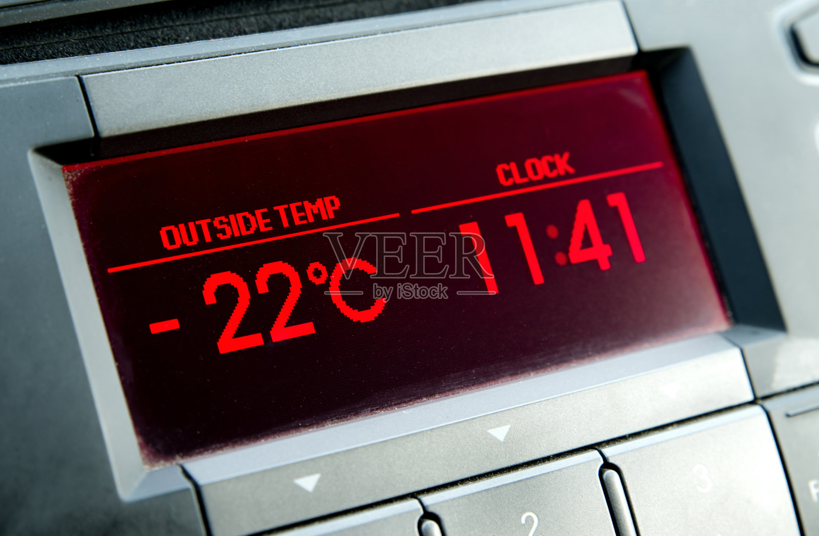 汽车显示器温度低。冬季寒冷照片摄影图片