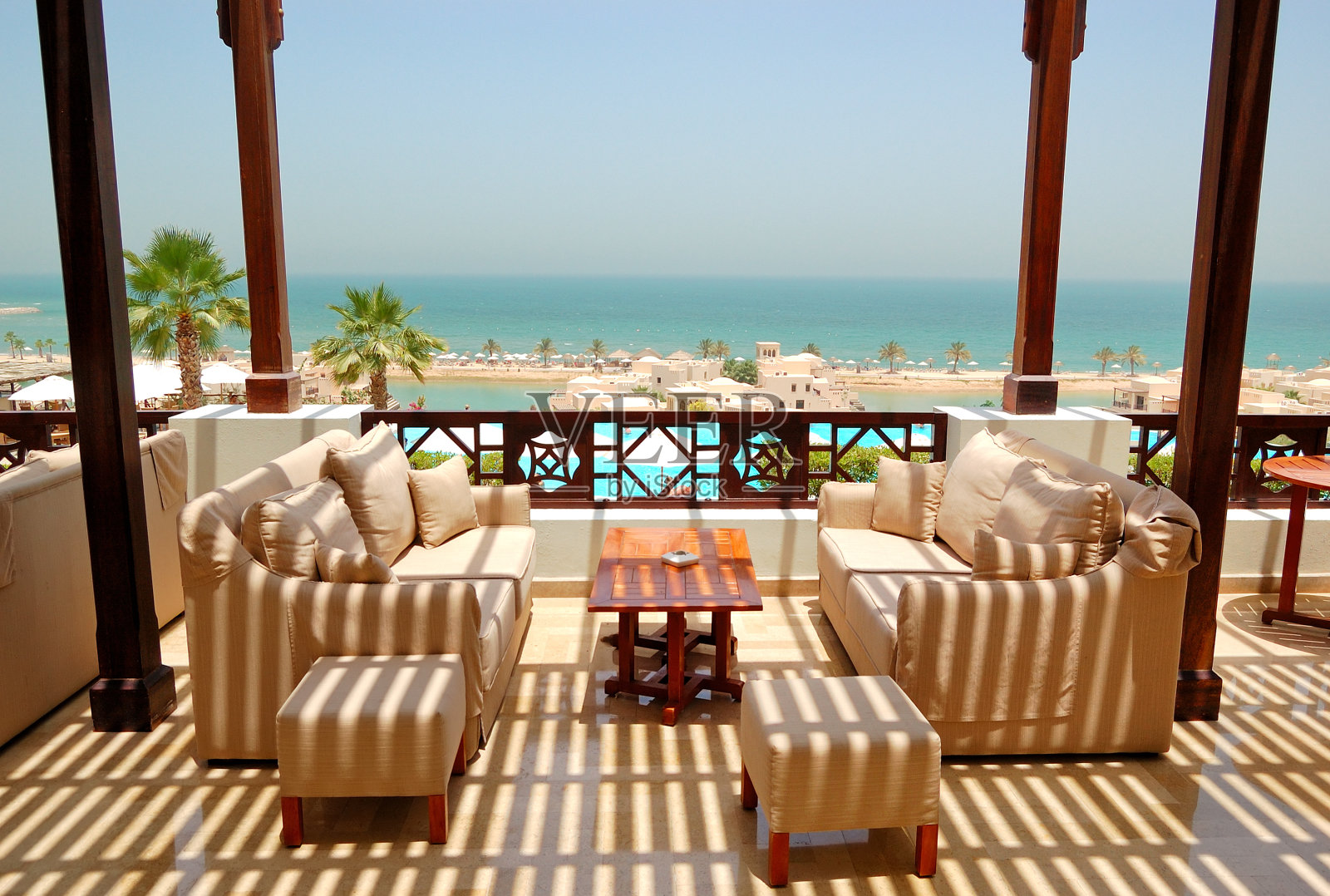 豪华酒店海景露台，Ras Al Khaimah，阿联酋照片摄影图片
