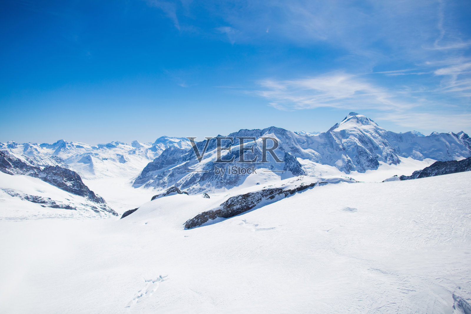 瑞士阿尔卑斯山脉鸟瞰图照片摄影图片