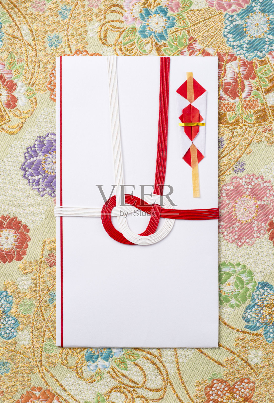 日本礼品信封上的丝绸面料照片摄影图片