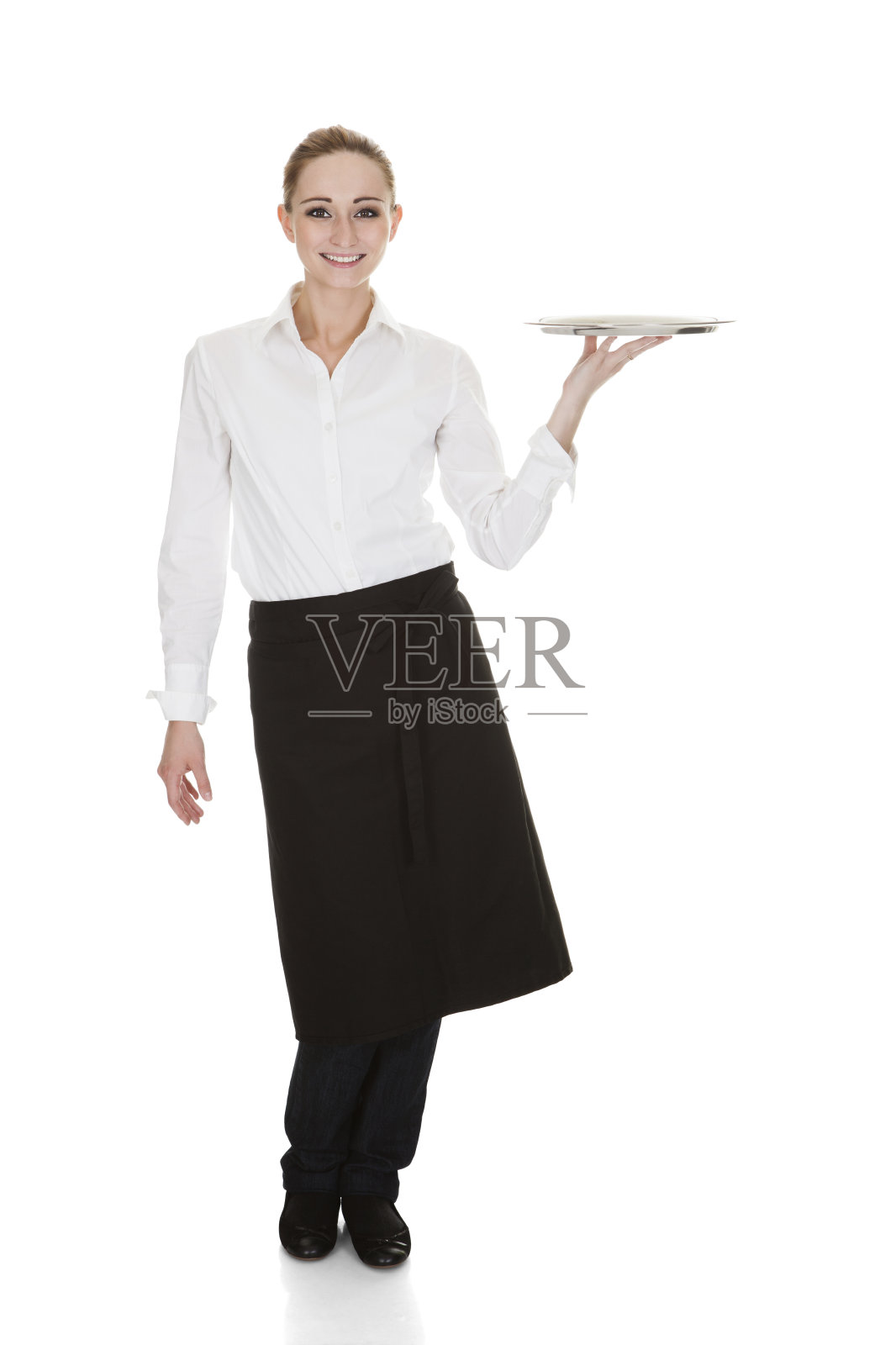 一个拿着盘子摆姿势的女服务员照片摄影图片