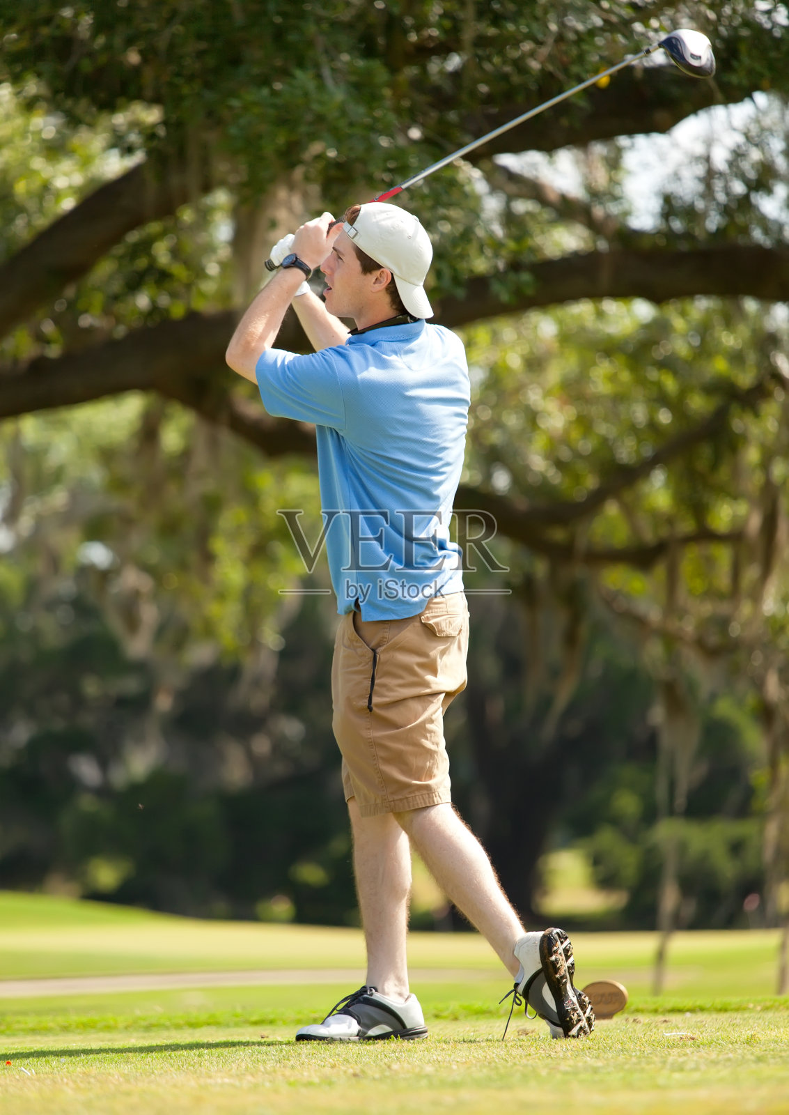 青少年打高尔夫球照片摄影图片
